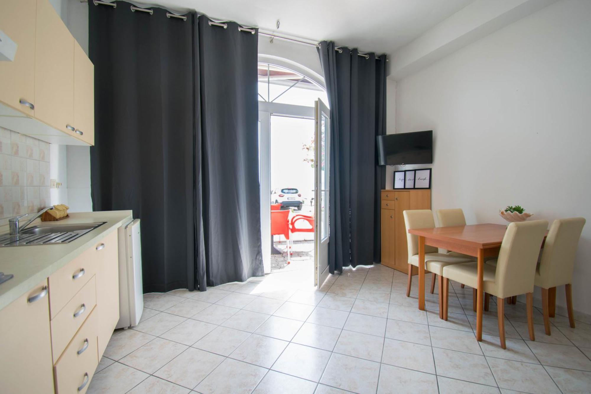 Apartments Manuela - Baska Voda Luaran gambar